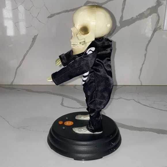 Gemmy grave raver dancing skeleton (works) -Halloween - Picture 4 of 7
